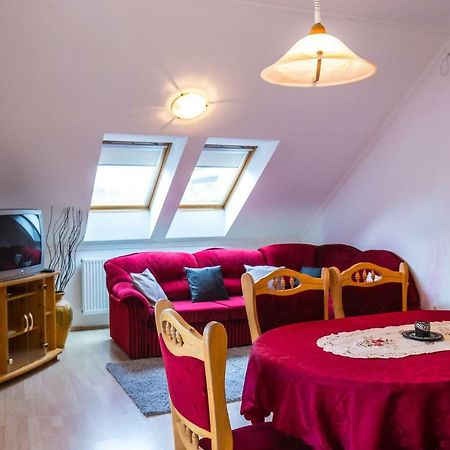 Kis-Gast Panorama Apartman ไฮจ์ดุสโซบอสโล ภายนอก รูปภาพ