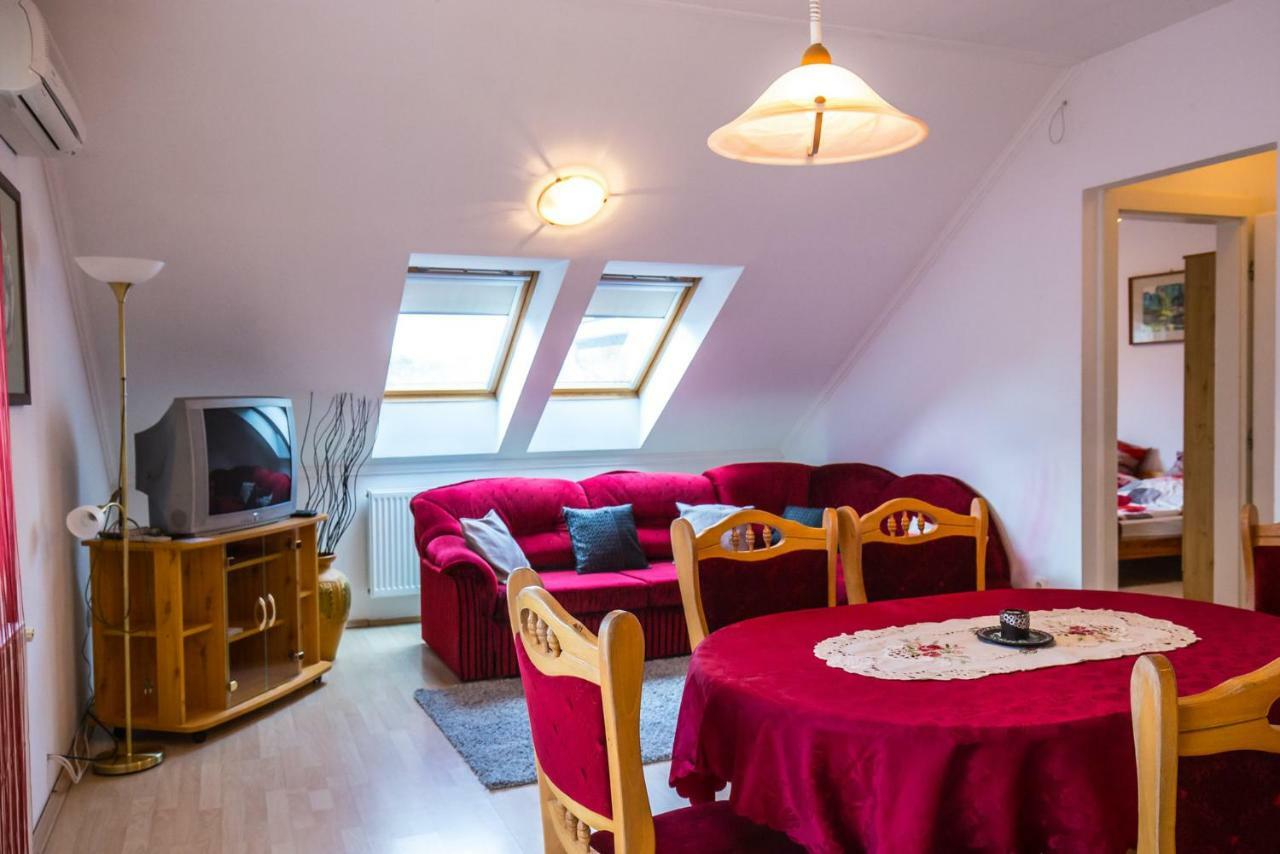 Kis-Gast Panorama Apartman ไฮจ์ดุสโซบอสโล ภายนอก รูปภาพ