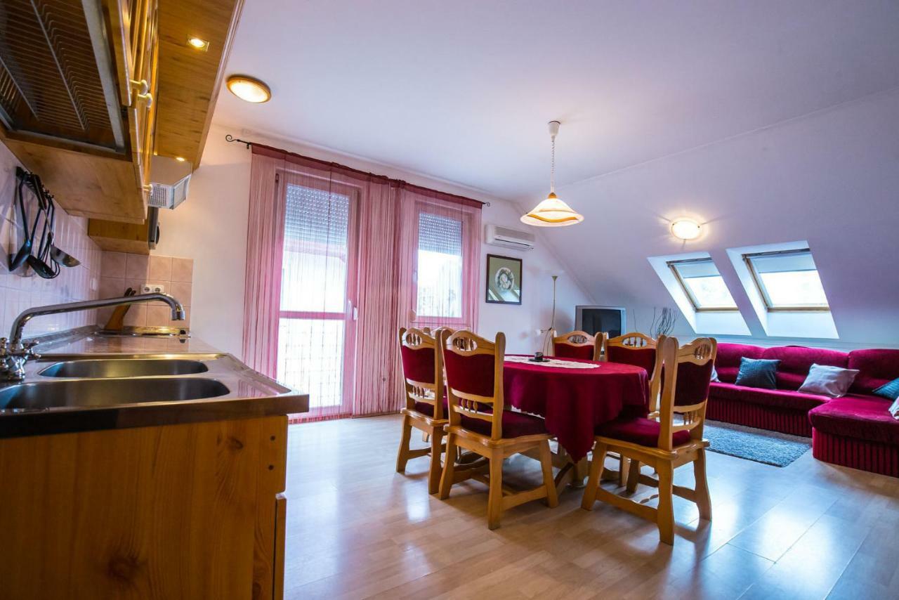 Kis-Gast Panorama Apartman ไฮจ์ดุสโซบอสโล ภายนอก รูปภาพ